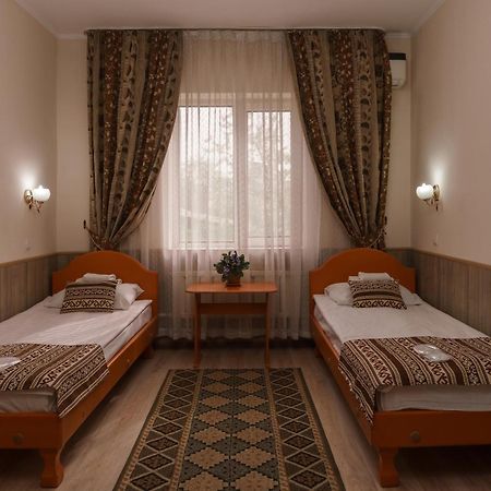 Alpinist Hotel Bishkek Exterior foto