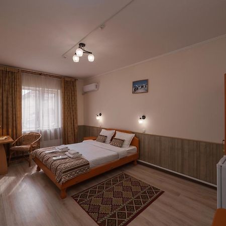 Alpinist Hotel Bishkek Exterior foto