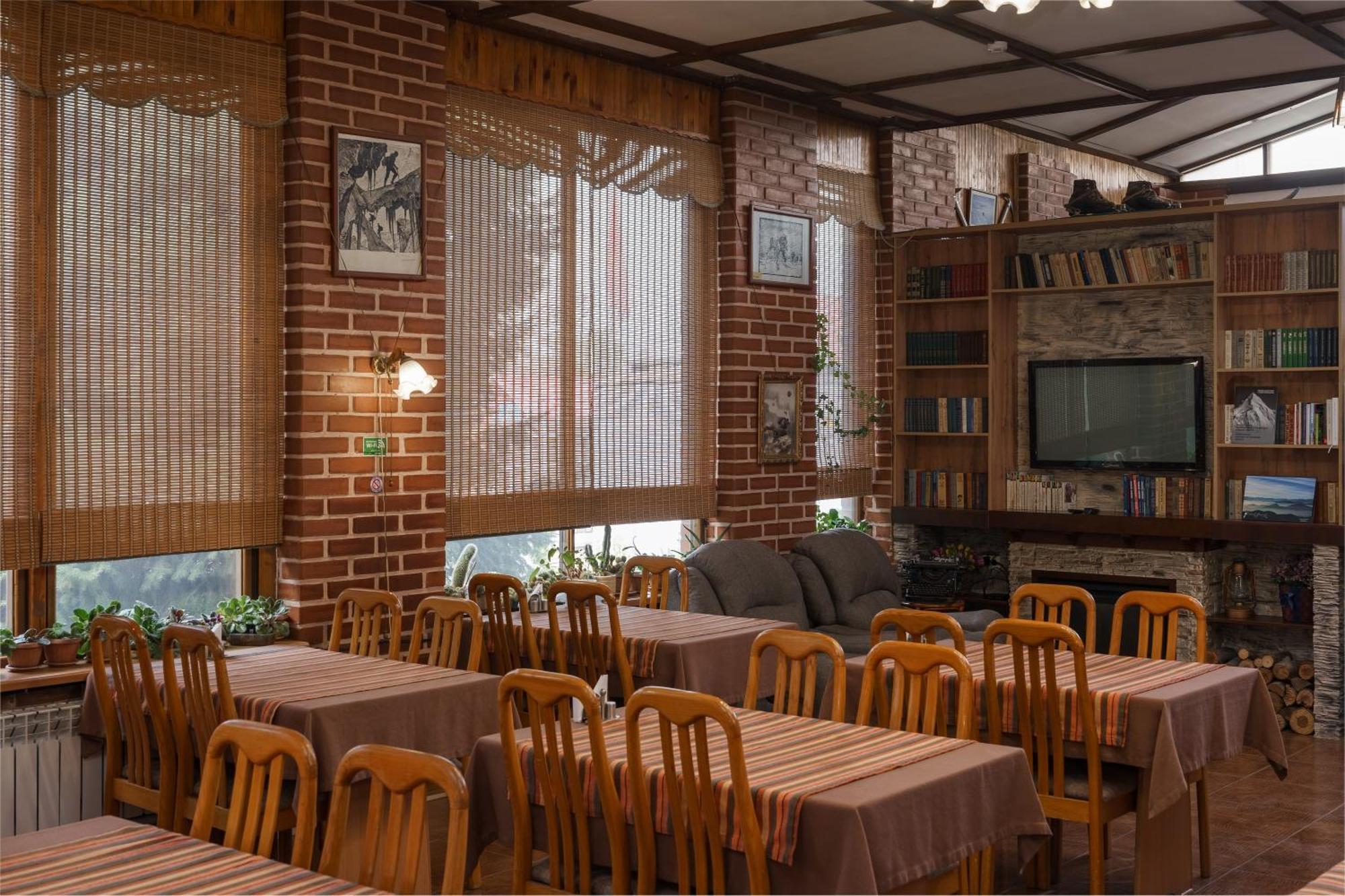 Alpinist Hotel Bishkek Exterior foto
