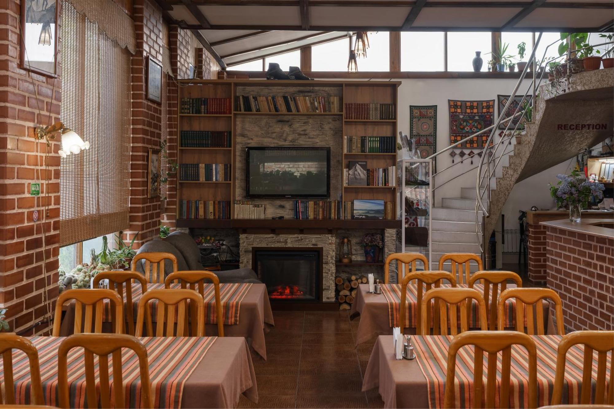Alpinist Hotel Bishkek Exterior foto