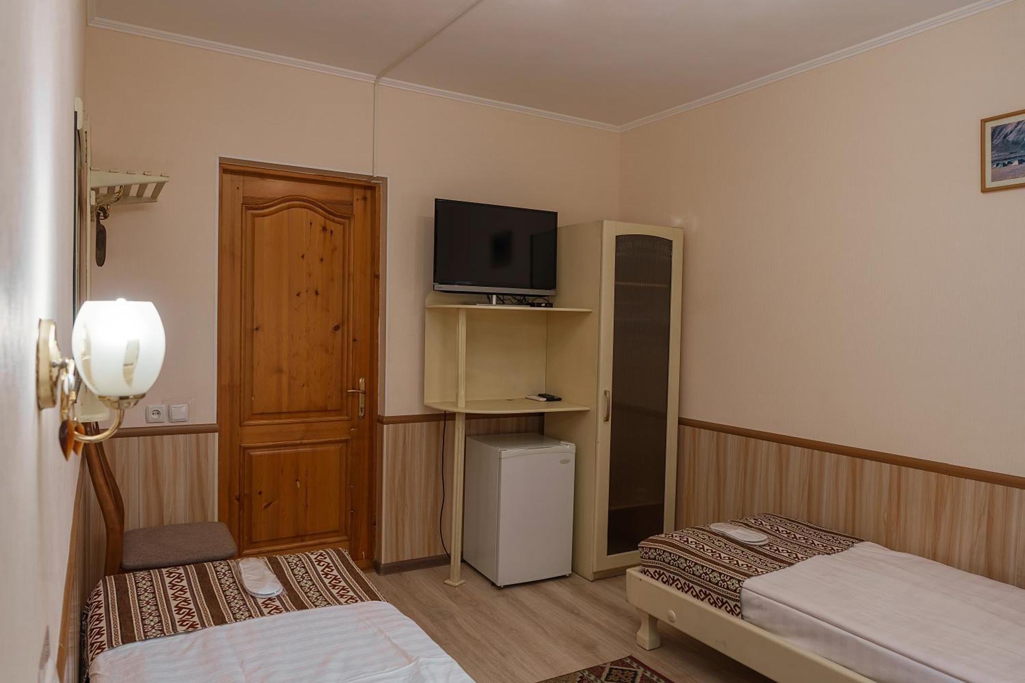 Alpinist Hotel Bishkek Exterior foto