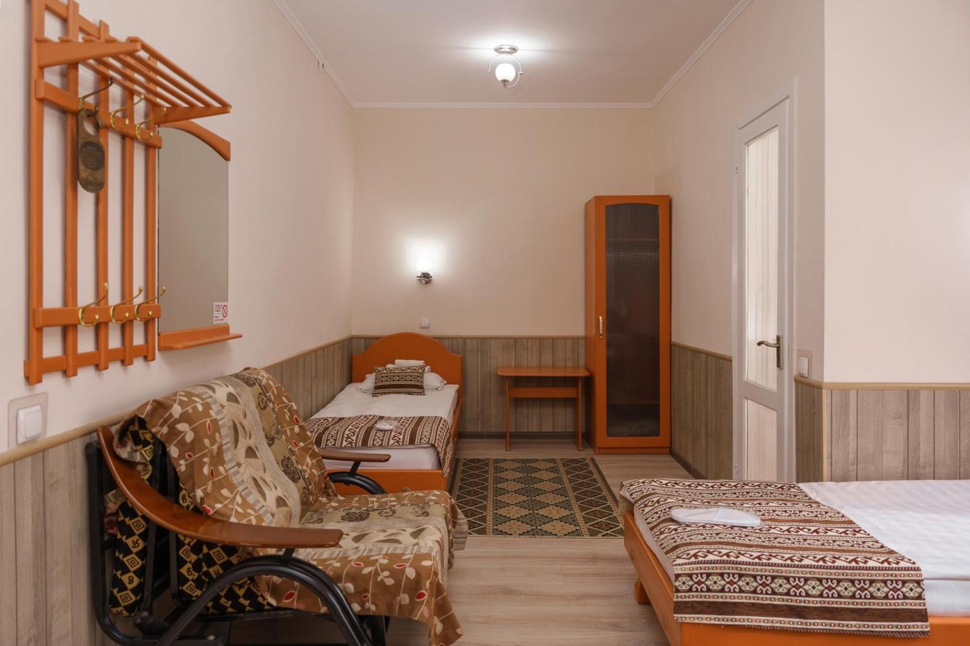 Alpinist Hotel Bishkek Exterior foto
