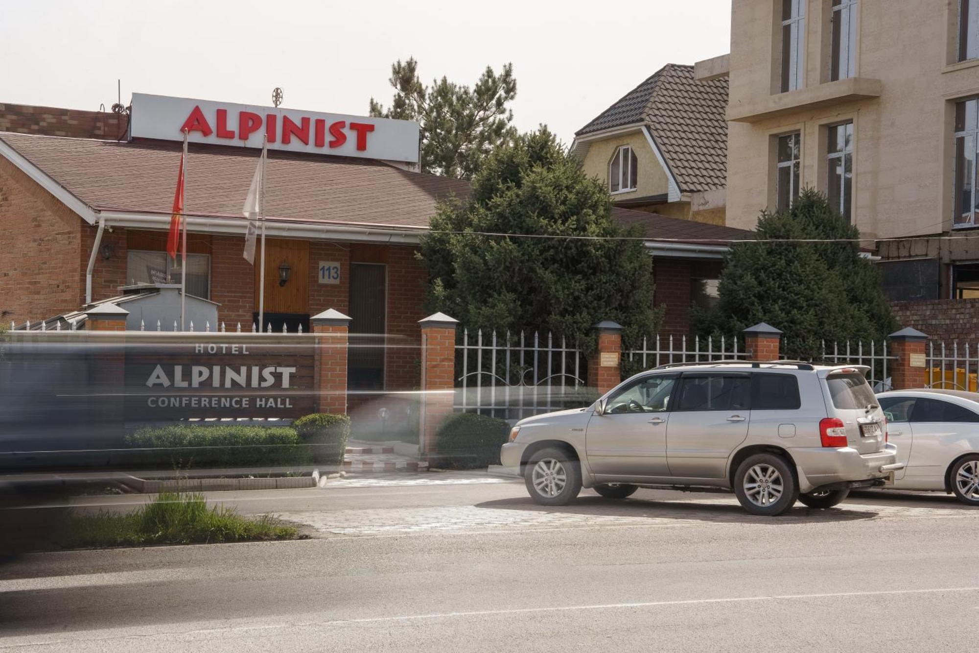 Alpinist Hotel Bishkek Exterior foto