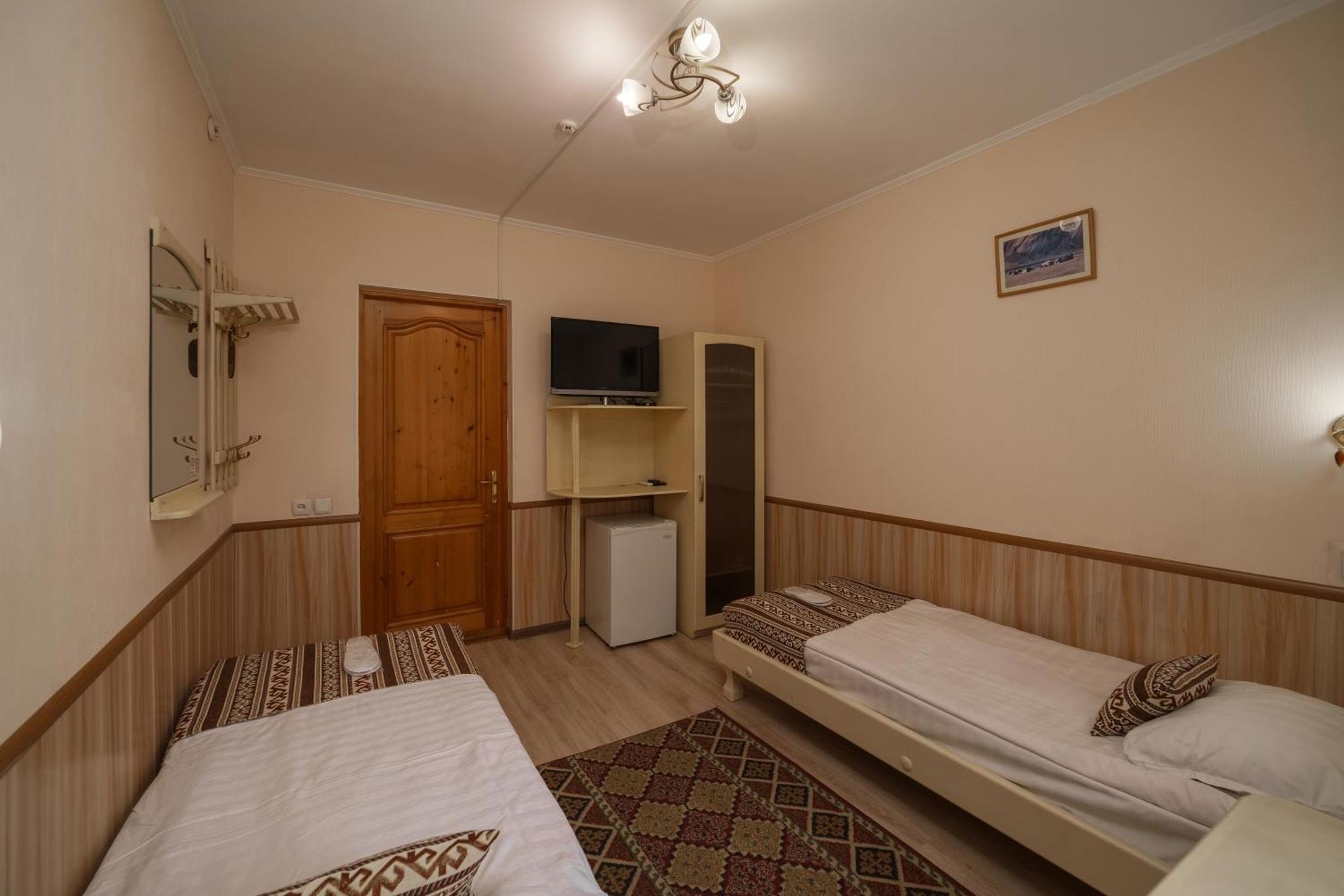 Alpinist Hotel Bishkek Exterior foto
