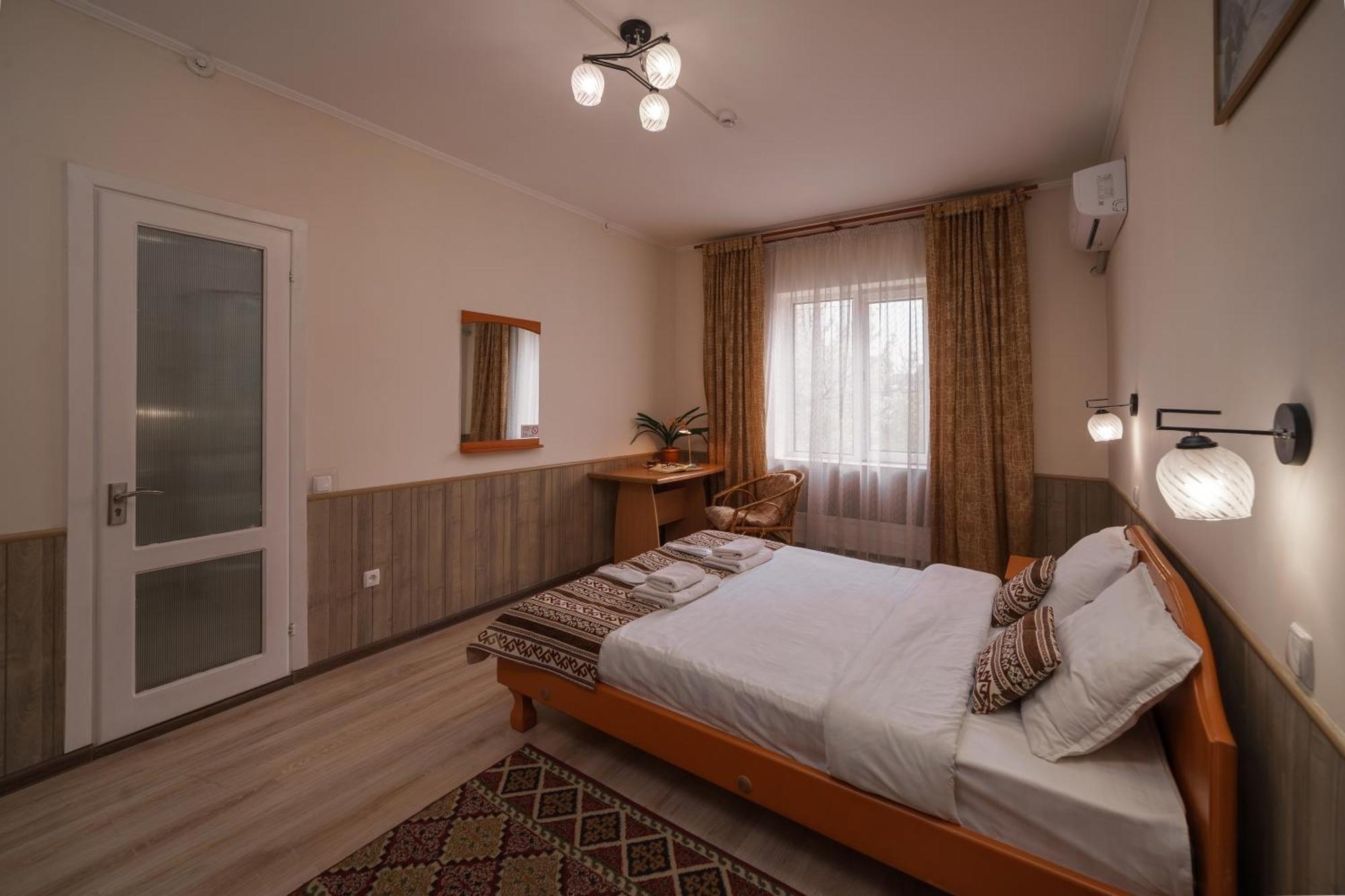 Alpinist Hotel Bishkek Exterior foto